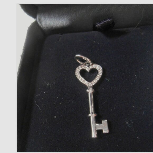 Tiffany & Co Gold Open Heart Key Pendant Diamond 18K, 4 Necklace, Boxed - Picture 1 of 5